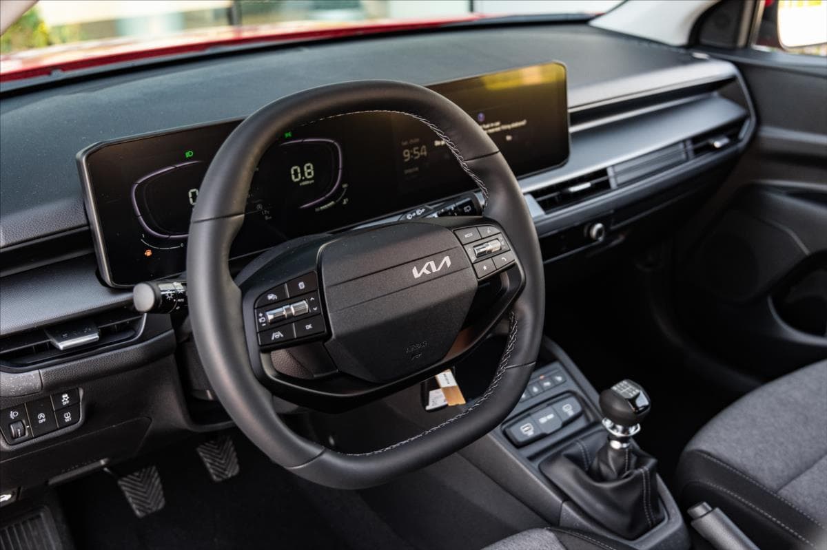 2025 Kia STONIC - 22