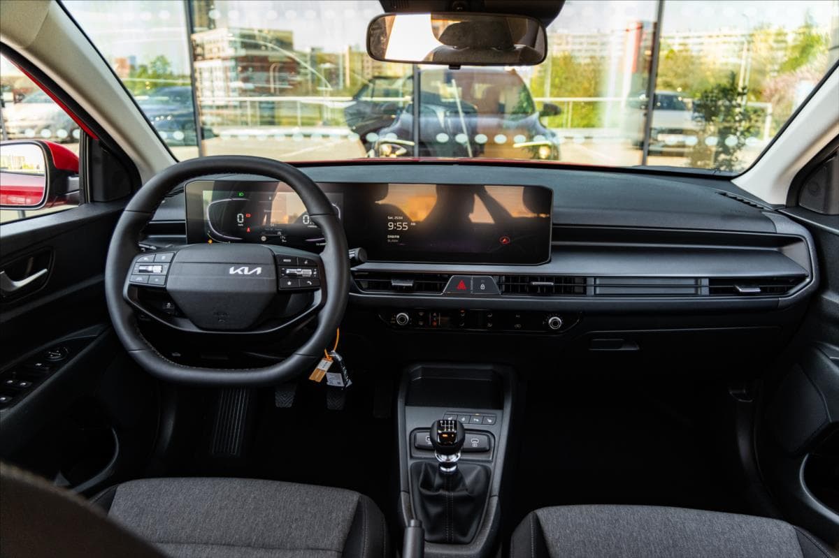 2025 Kia STONIC - 18