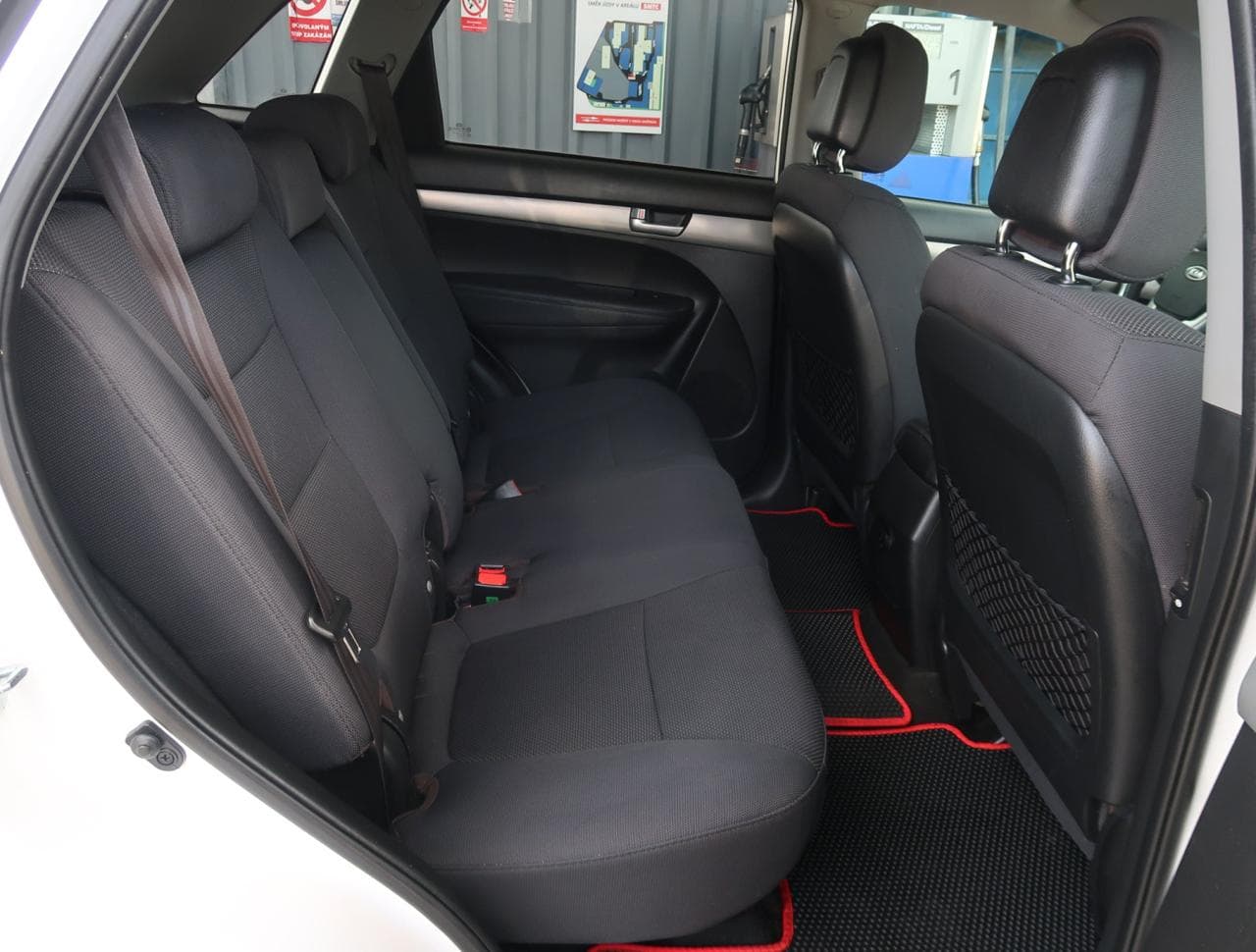 2011 Kia SORENTO - 24