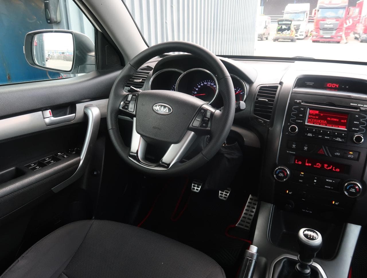 2011 Kia SORENTO - 17
