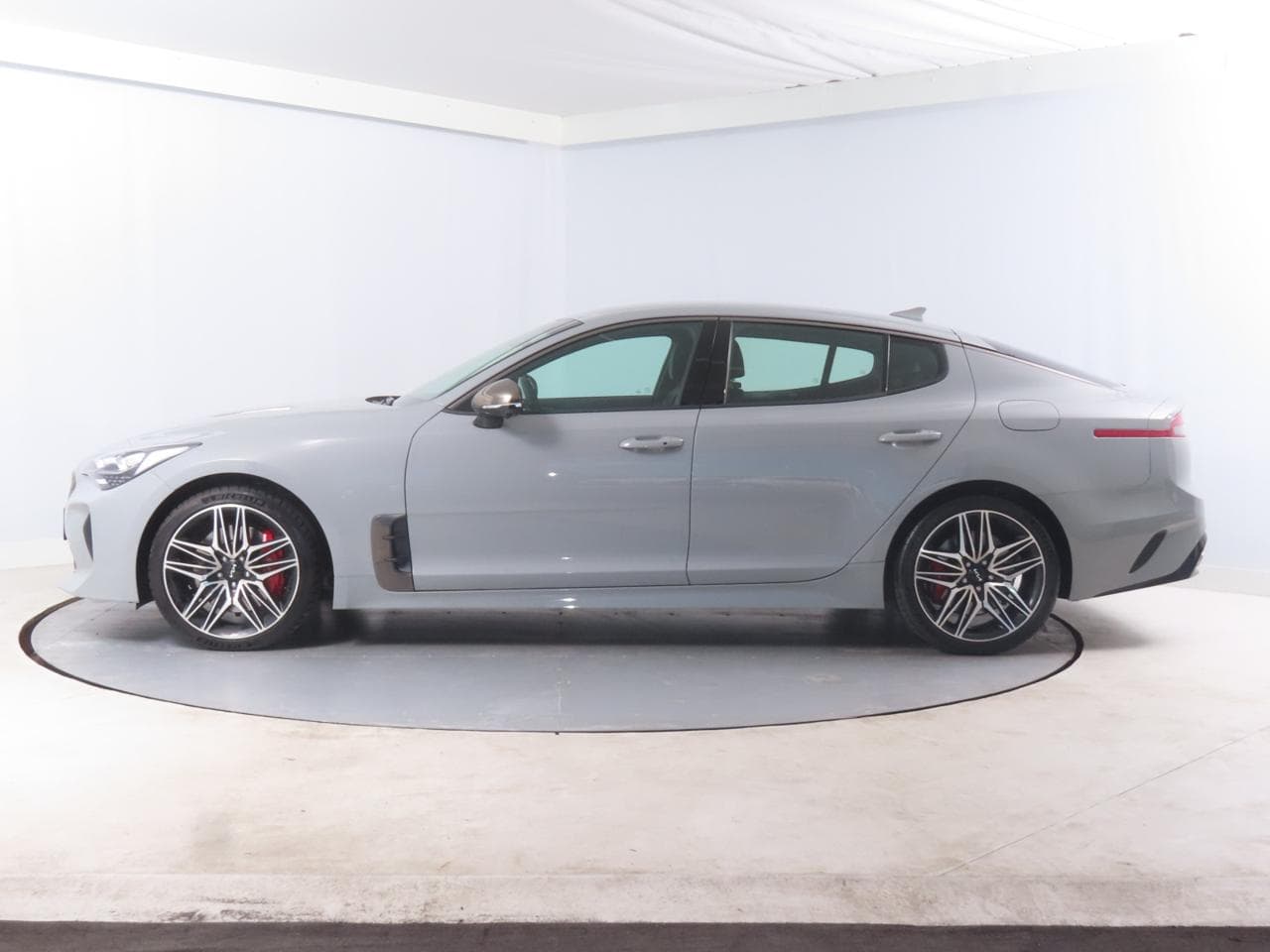 2023 Kia STINGER - 4