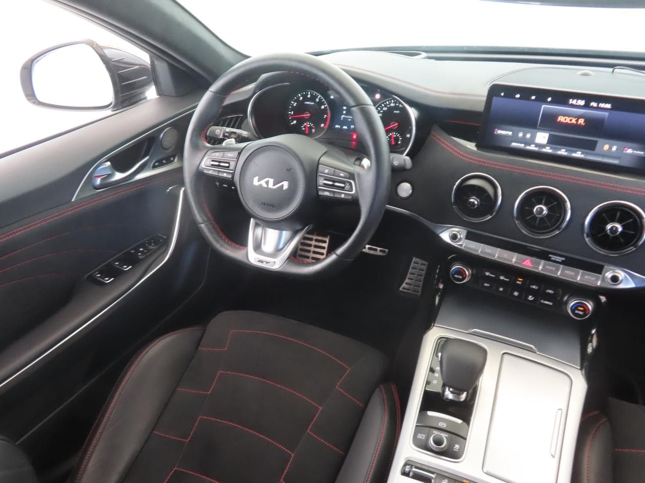 2023 Kia STINGER - 9