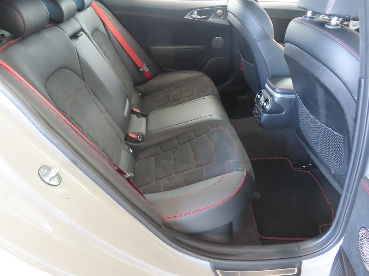 2023 Kia STINGER - 13