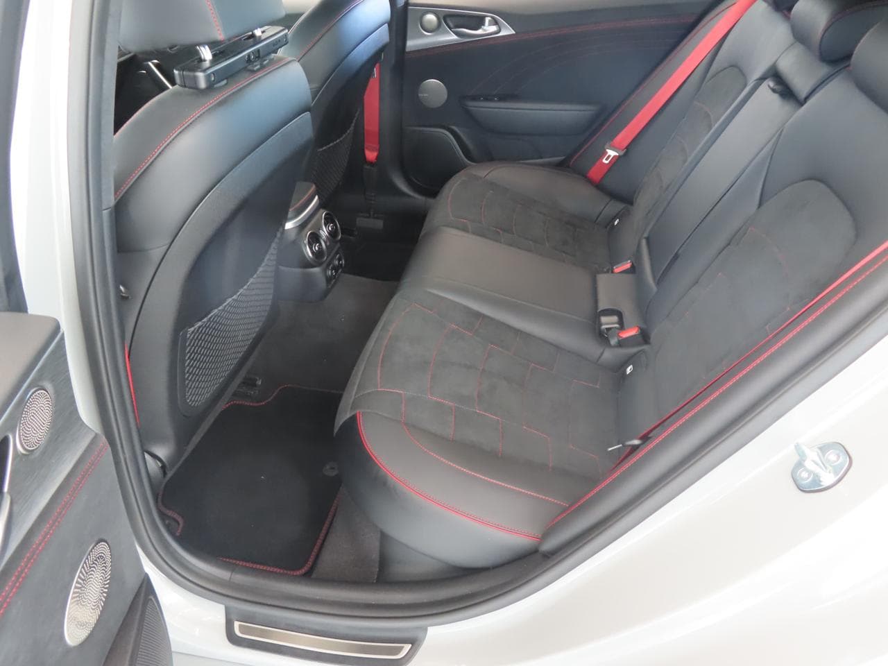 2023 Kia STINGER - 15