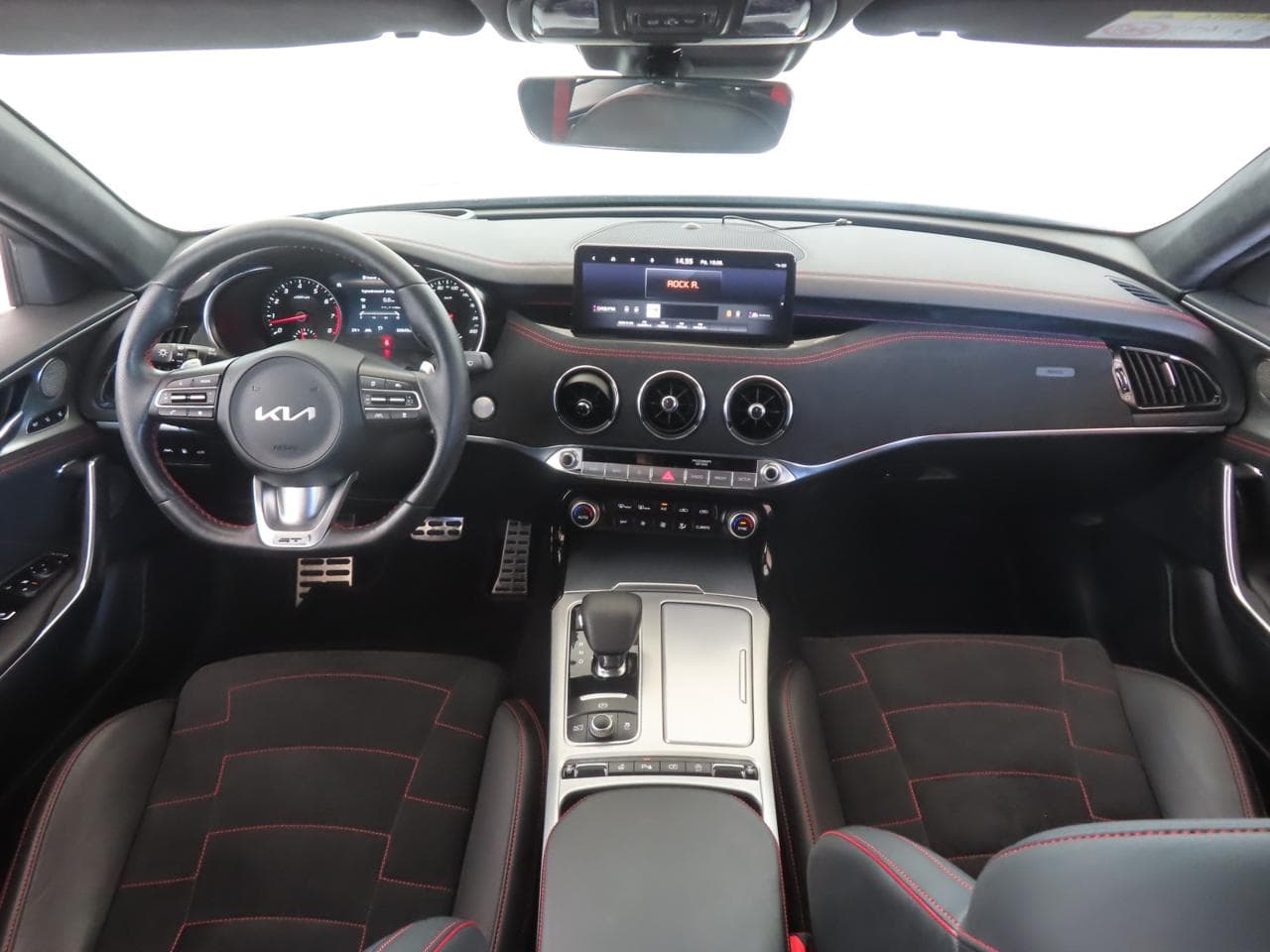 2023 Kia STINGER - 10