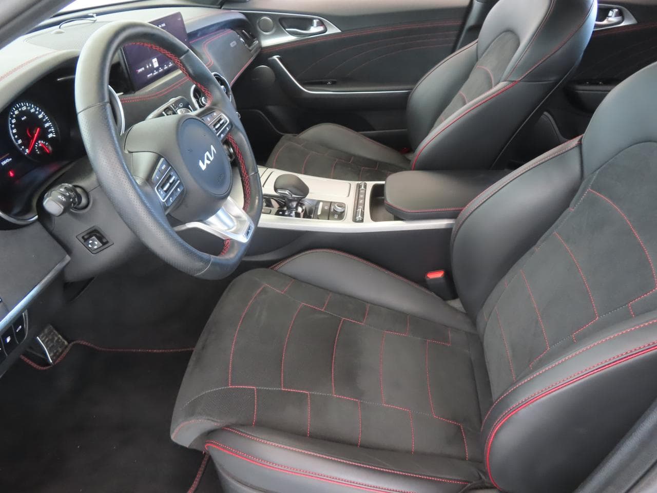 2023 Kia STINGER - 16