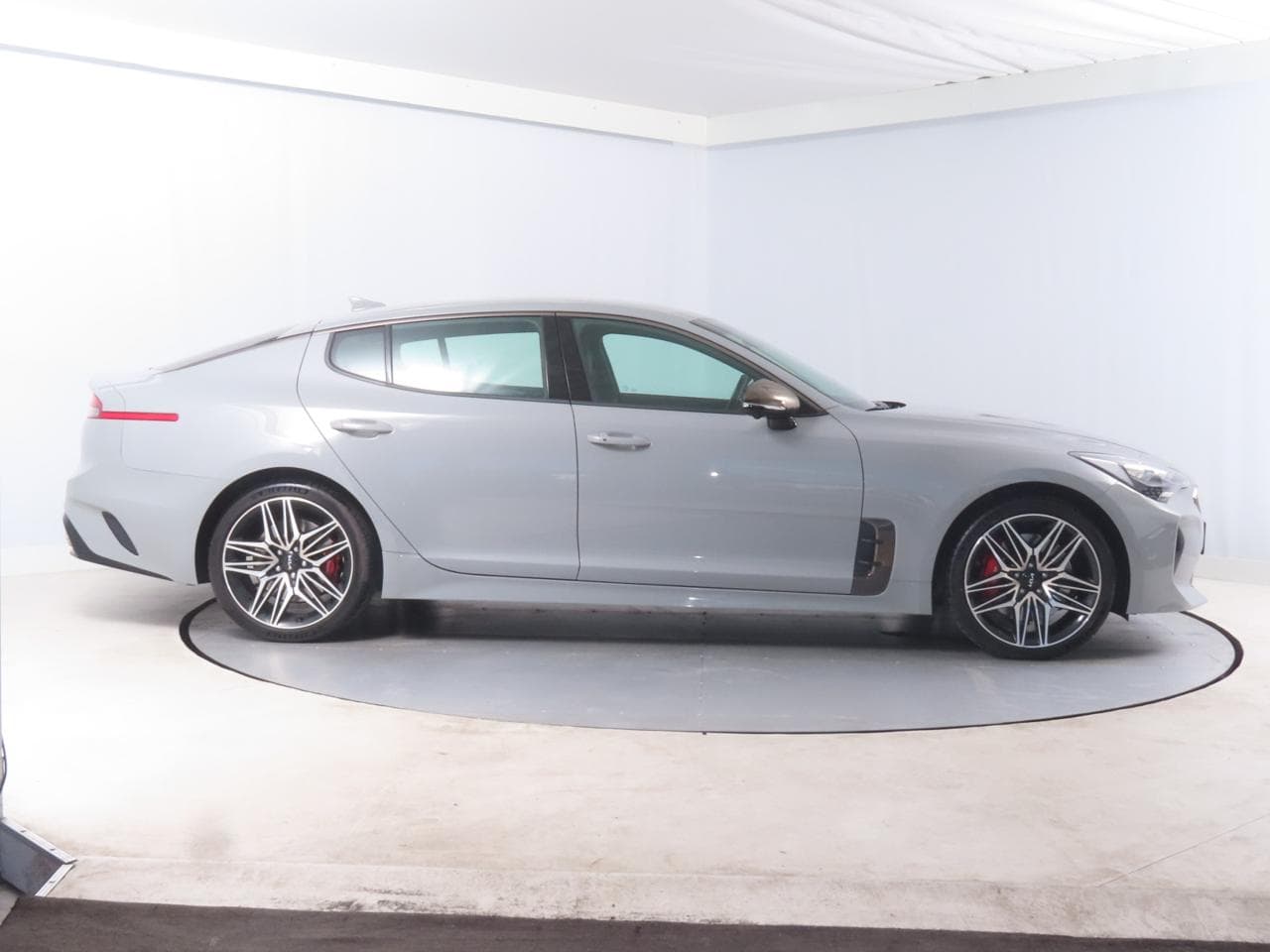 2023 Kia STINGER - 8