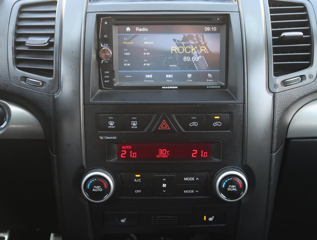 2011 Kia SORENTO - 18