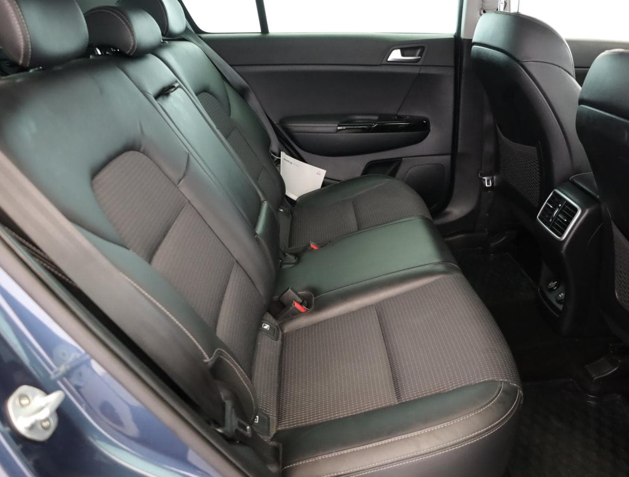 2020 Kia SPORTAGE - 11