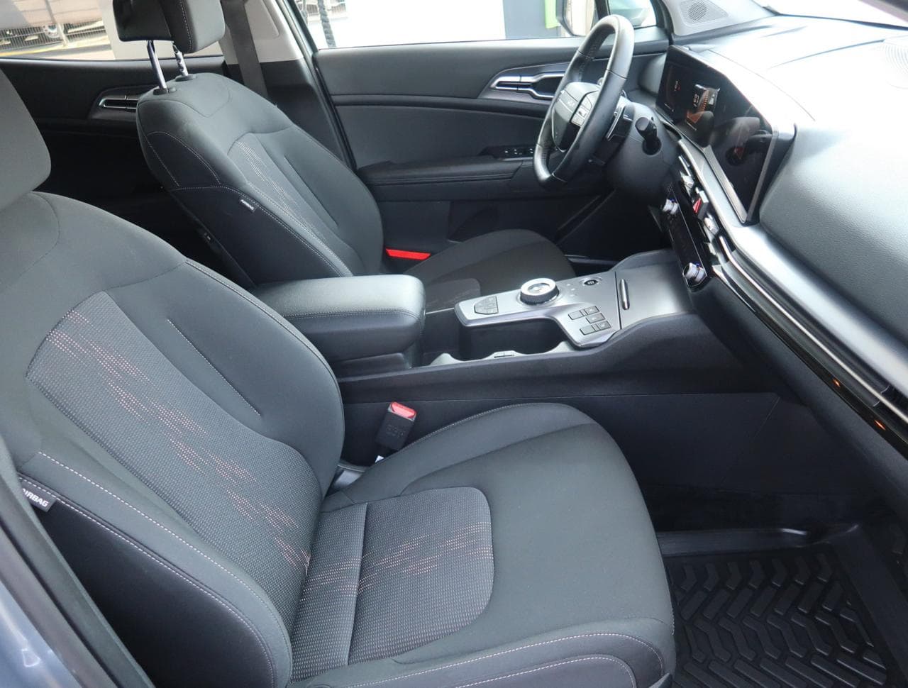 2025 Kia SPORTAGE - 12