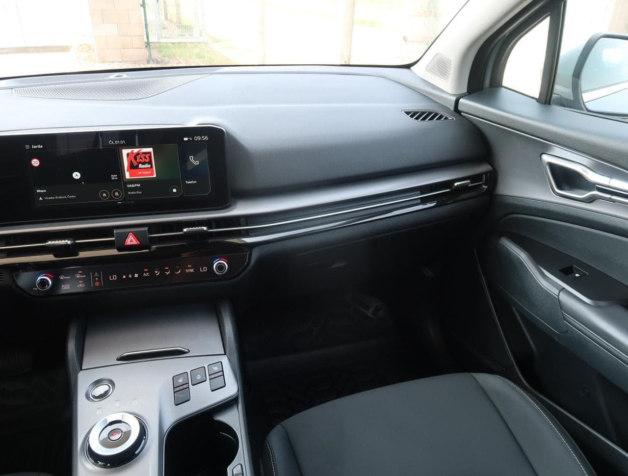 2025 Kia SPORTAGE - 11