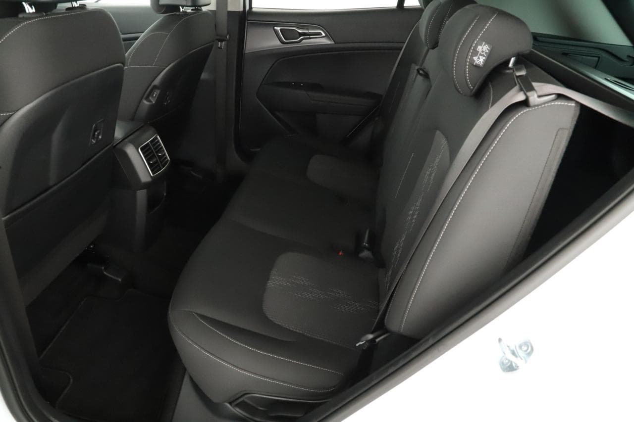 2025 Kia SPORTAGE - 12