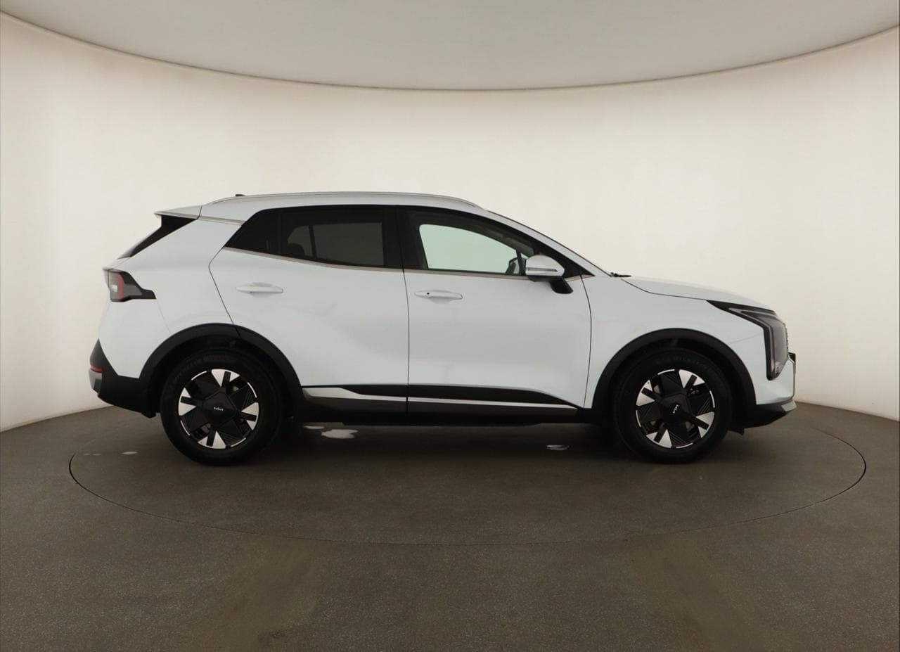 2025 Kia SPORTAGE - 8