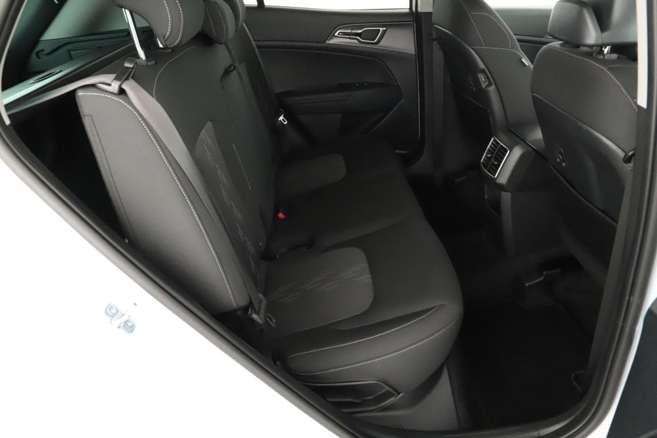 2025 Kia SPORTAGE - 11