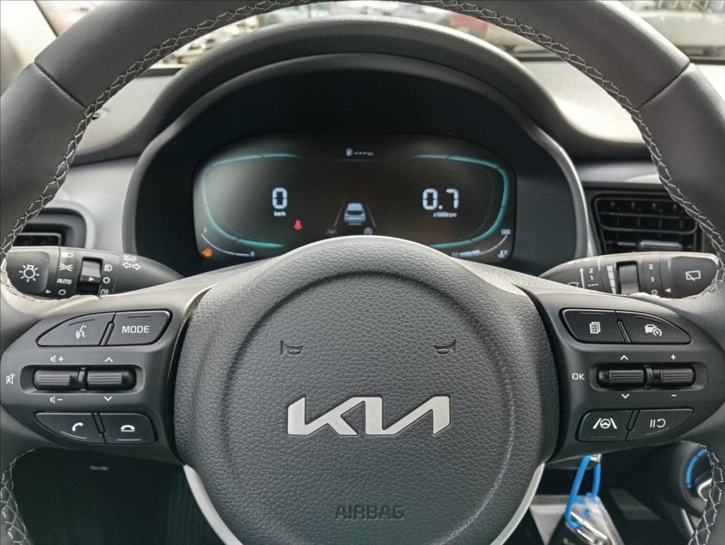 2025 Kia STONIC - 19