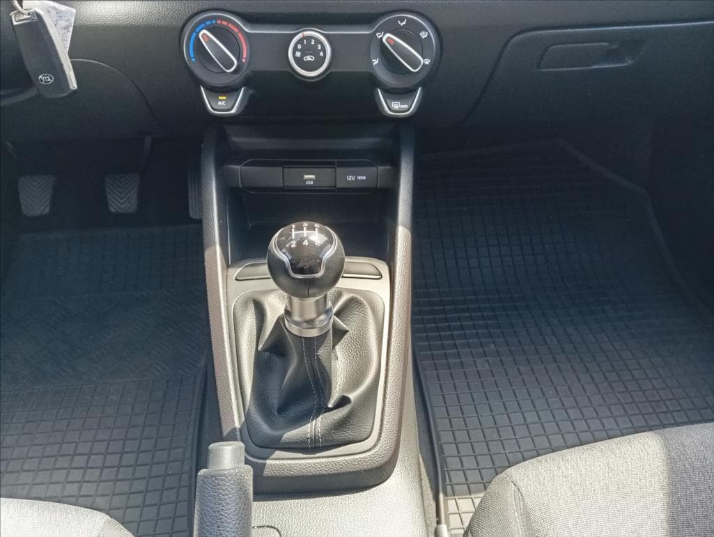 2021 Kia STONIC - 19