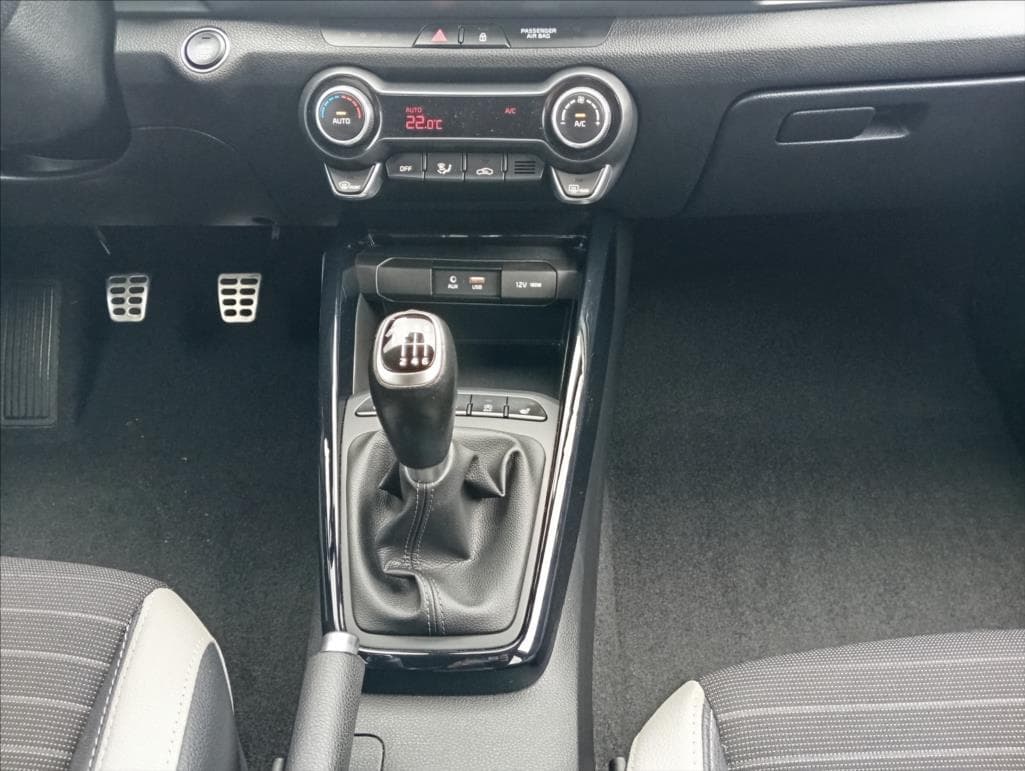2019 Kia STONIC - 30