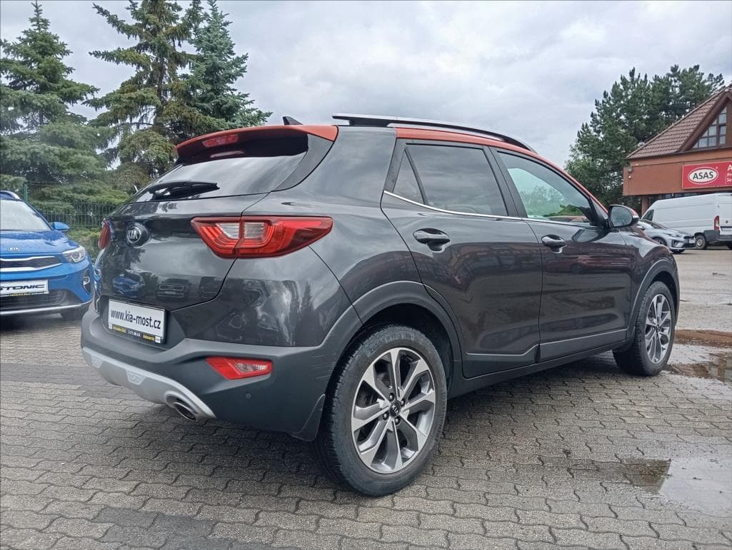 2019 Kia STONIC - 12
