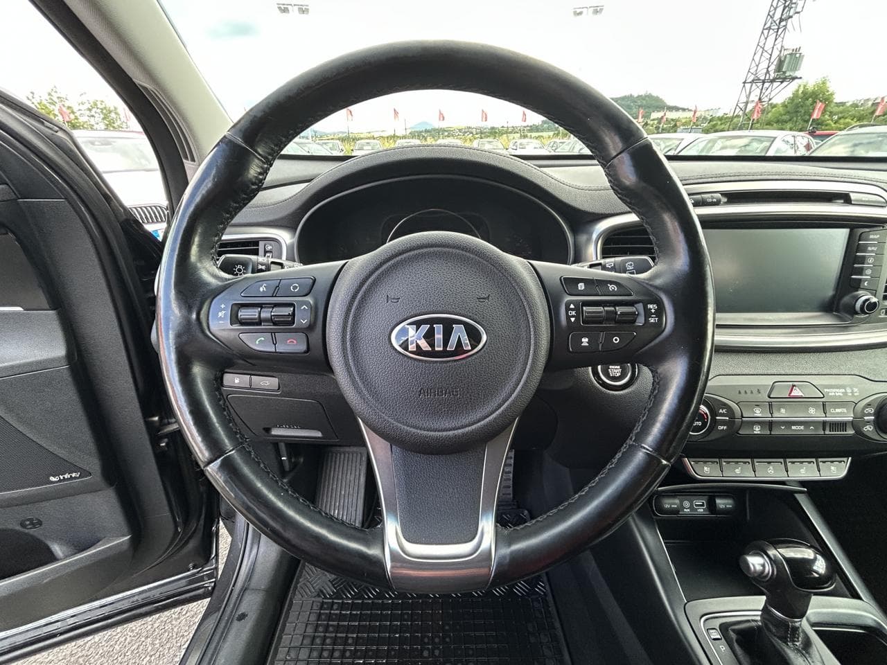 2019 Kia SORENTO - 12