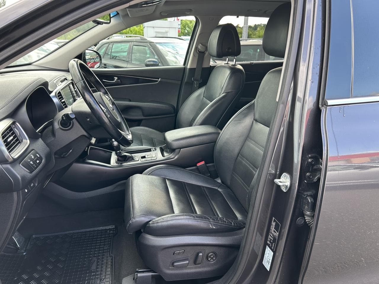 2019 Kia SORENTO - 9