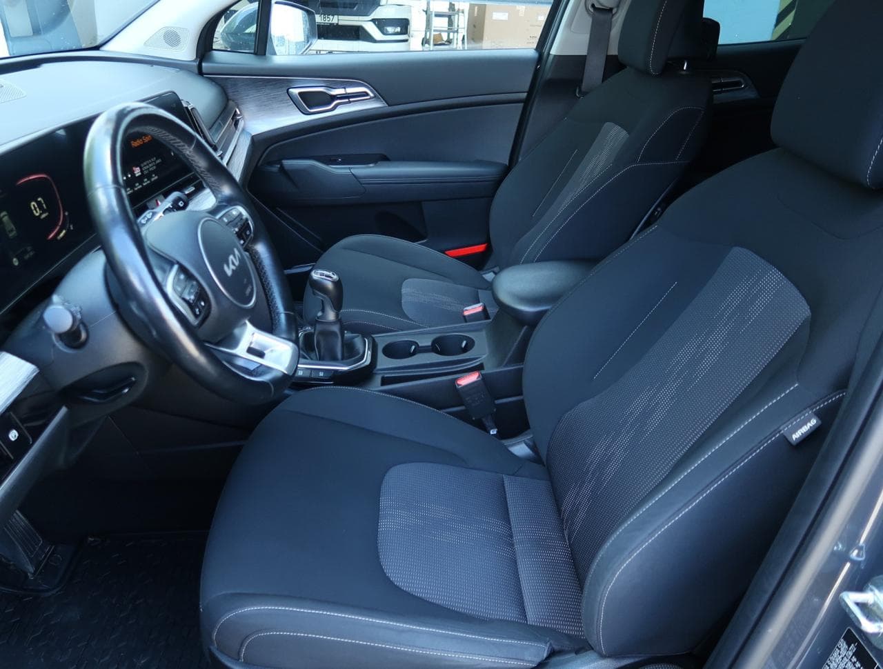 2022 Kia SPORTAGE - 16