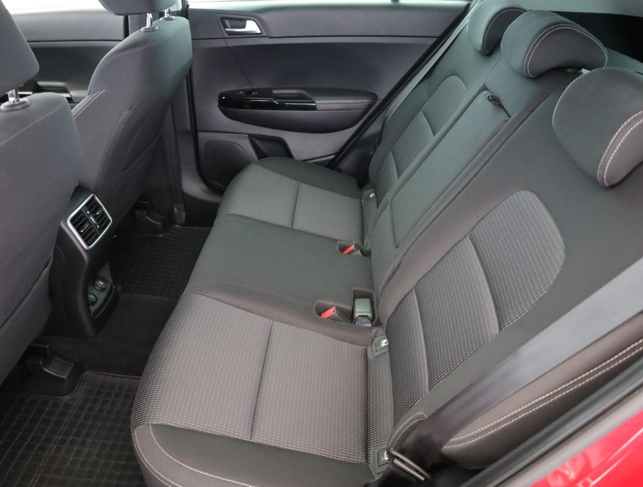 2019 Kia SPORTAGE - 12