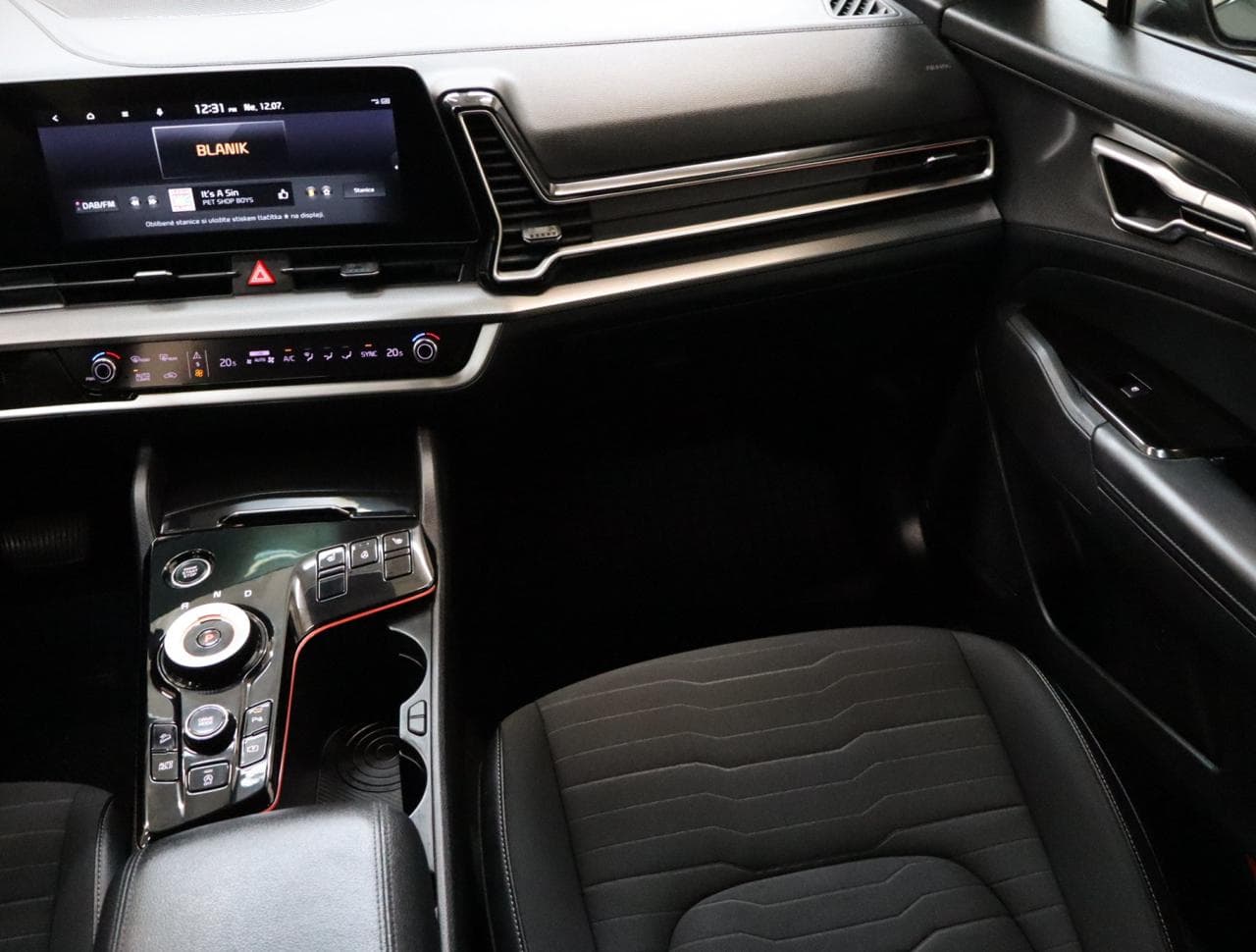 2023 Kia SPORTAGE - 11