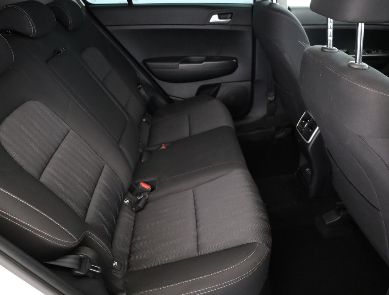 2020 Kia SPORTAGE - 11