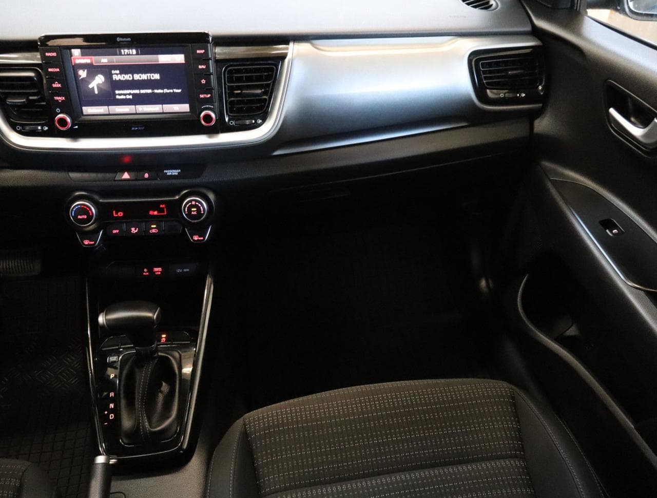 2019 Kia STONIC - 11