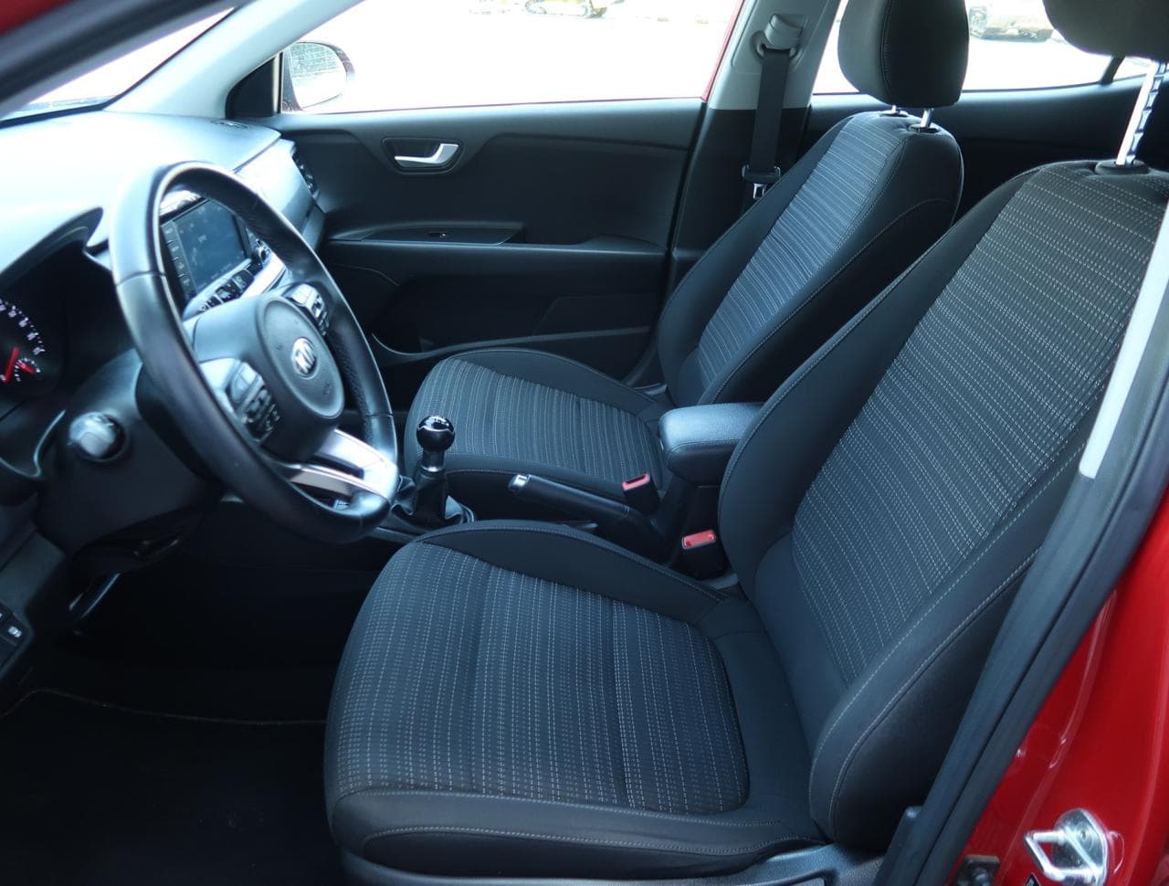 2018 Kia STONIC - 16