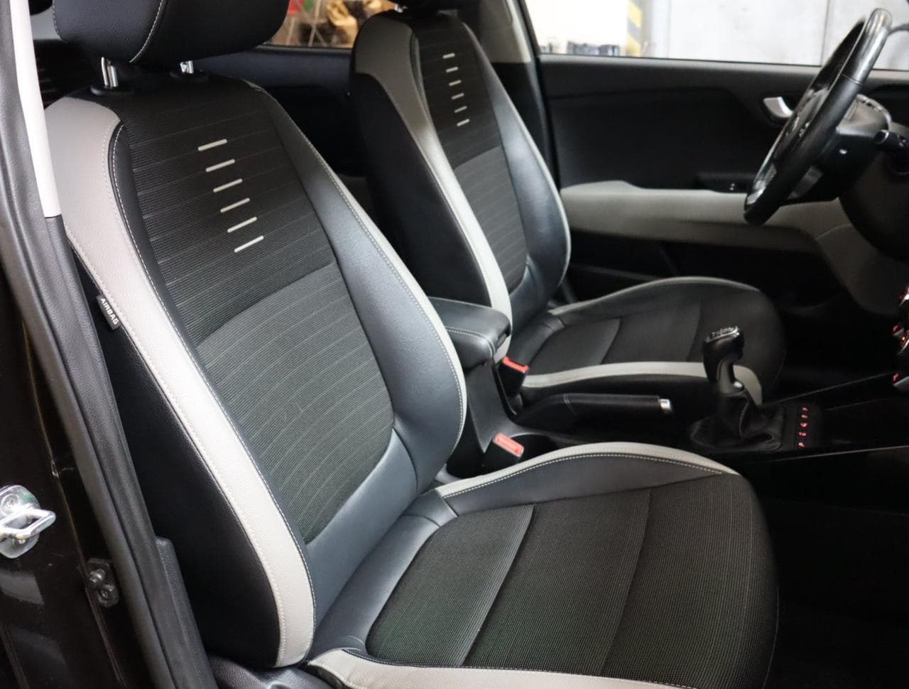 2020 Kia STONIC - 12