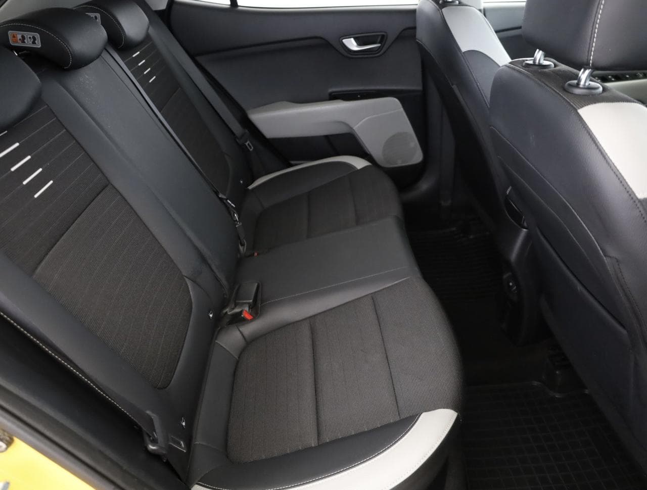 2018 Kia STONIC - 11