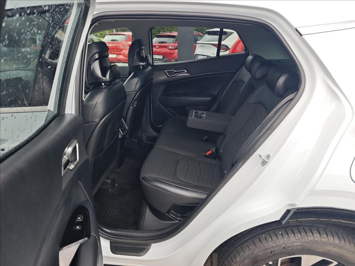 2022 Kia SPORTAGE - 11