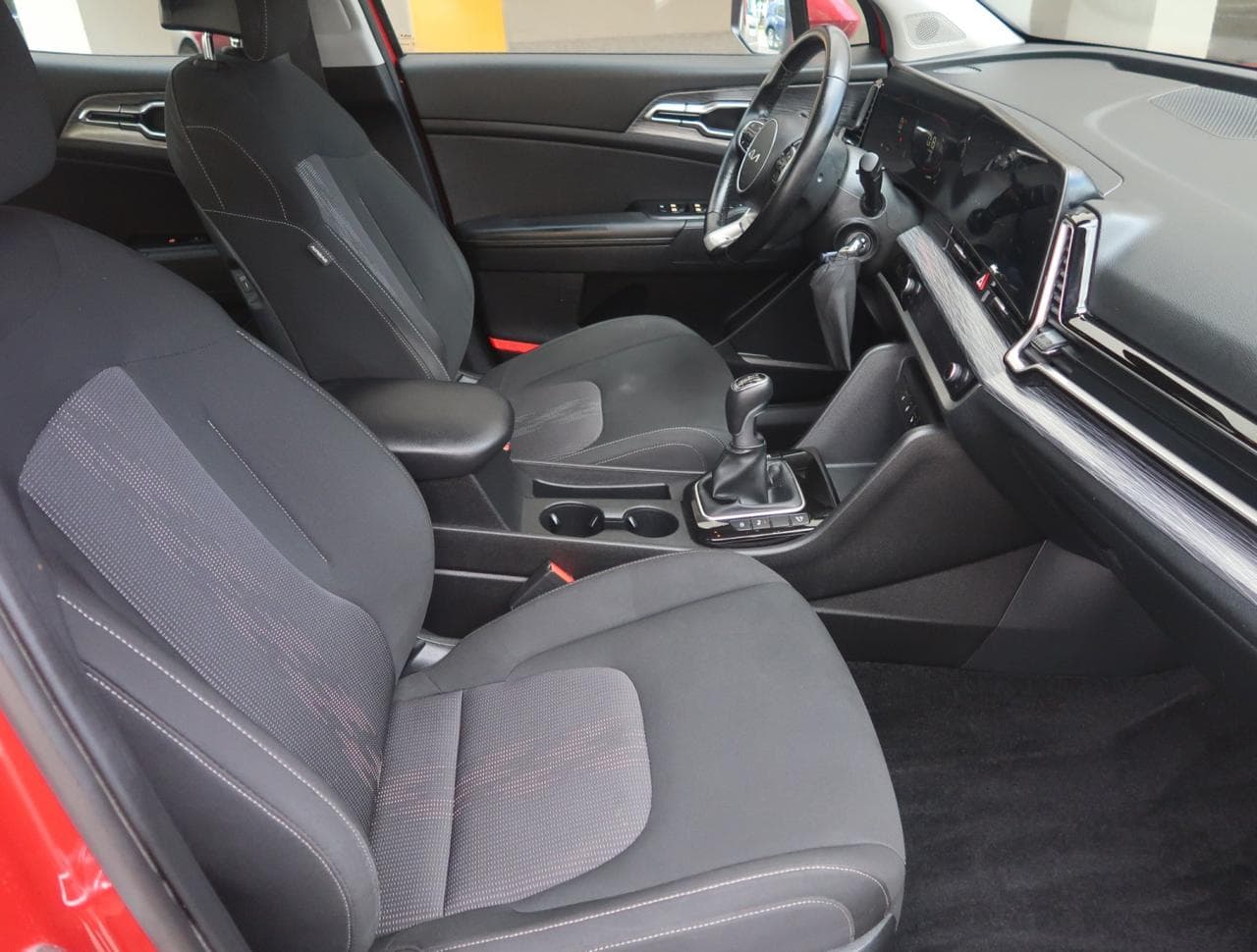2023 Kia SPORTAGE - 12