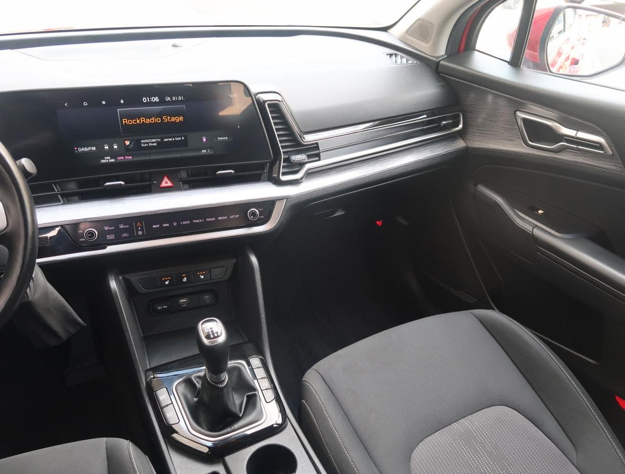 2023 Kia SPORTAGE - 11