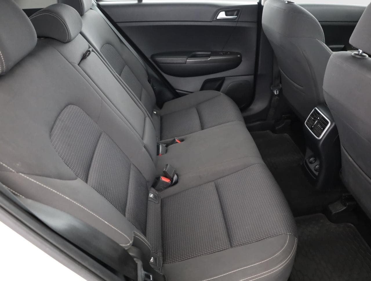 2016 Kia SPORTAGE - 11