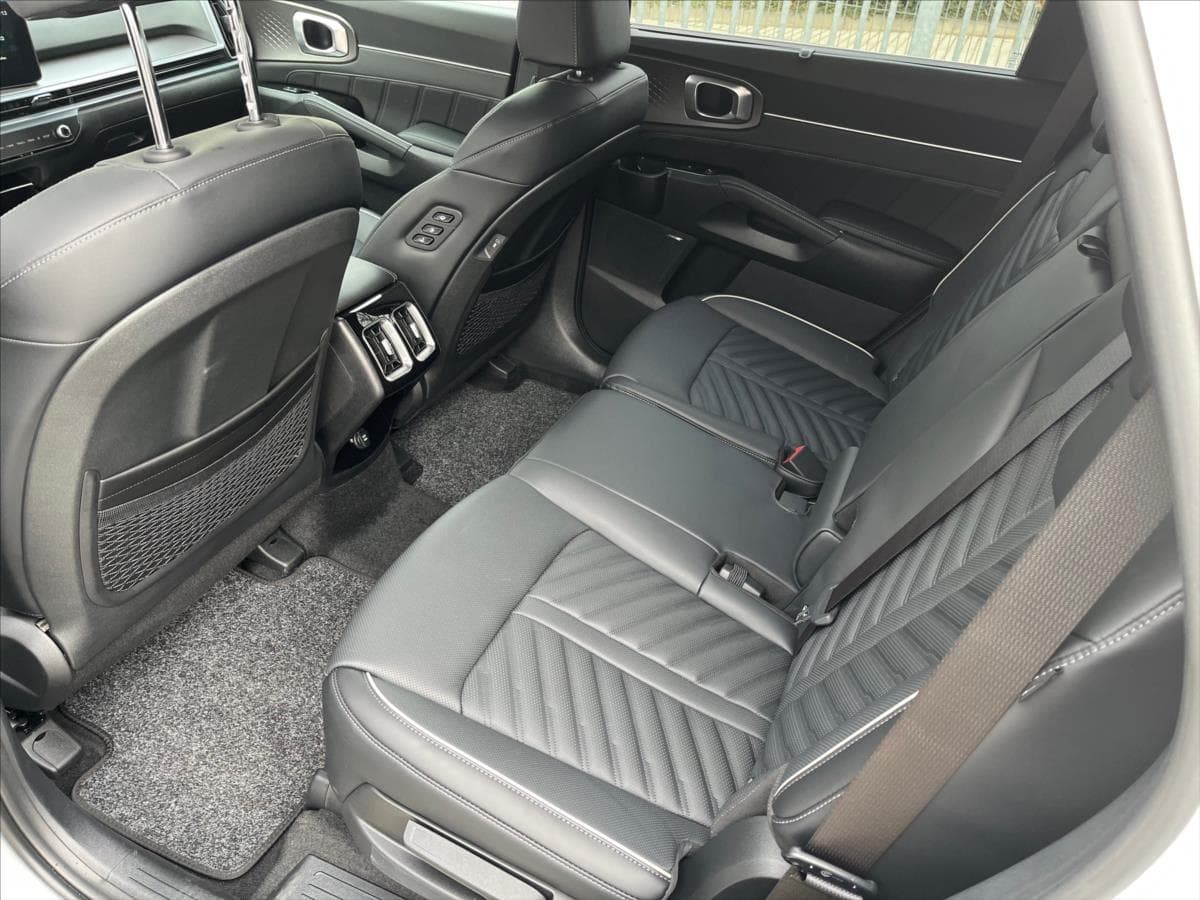 2024 Kia SORENTO - 7