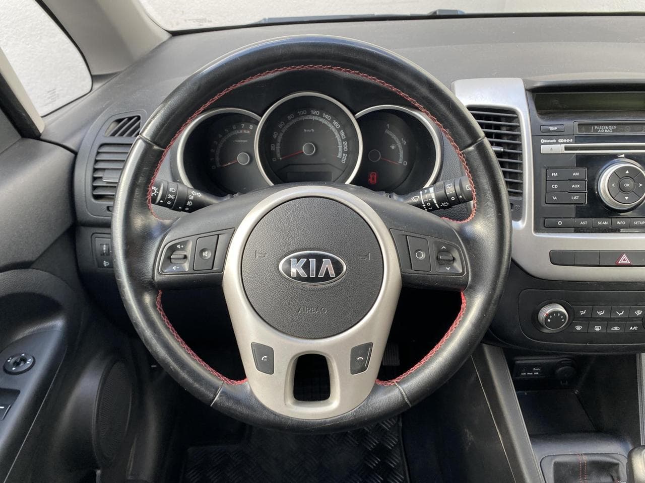 2015 Kia Venga - 11