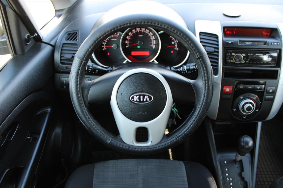 2011 Kia Venga - 19