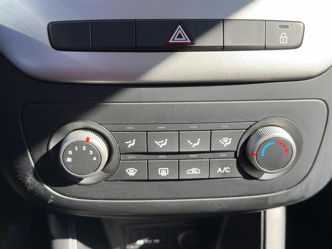 2018 Kia VENGA - 13