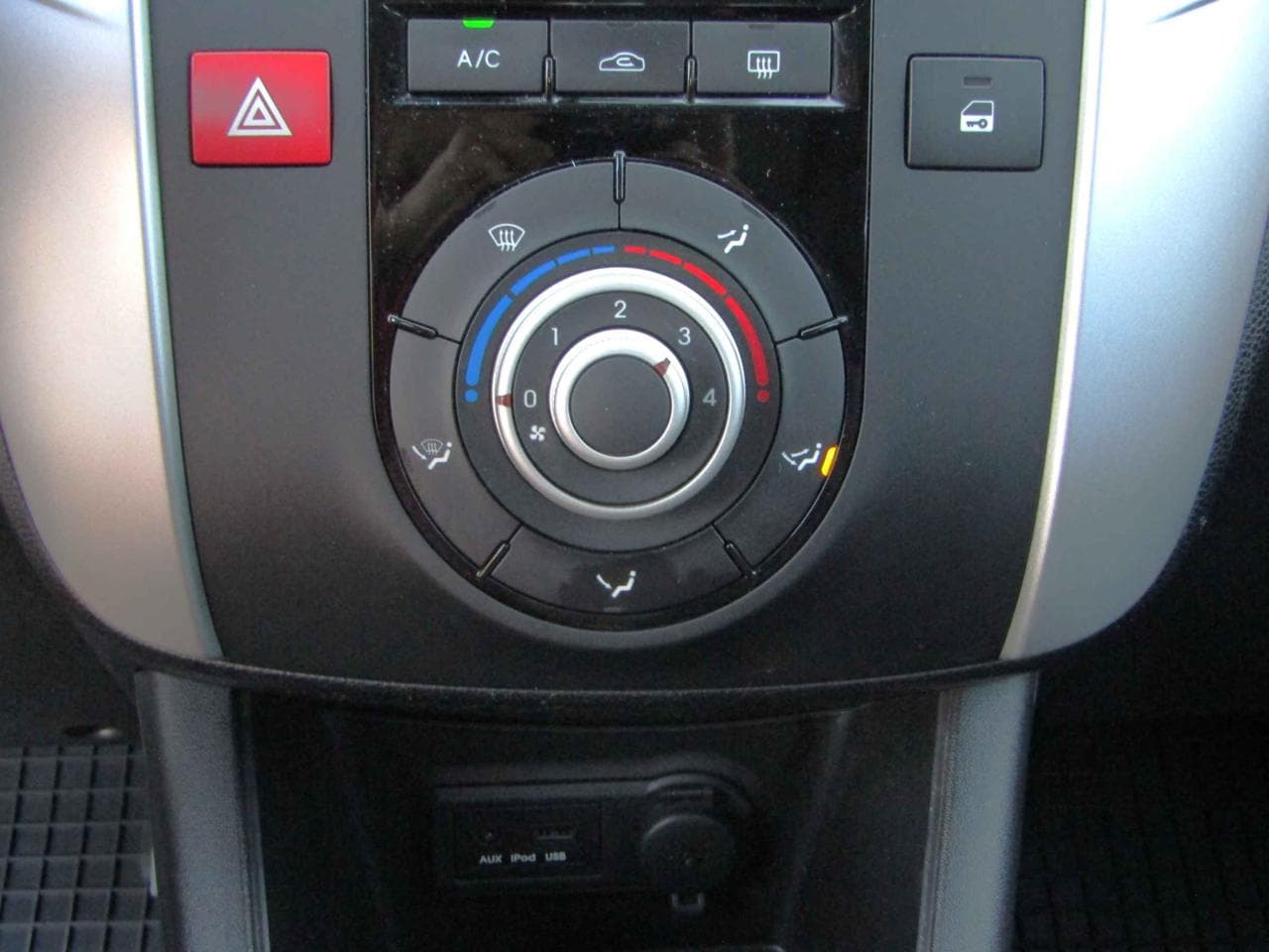 2012 Kia VENGA - 13