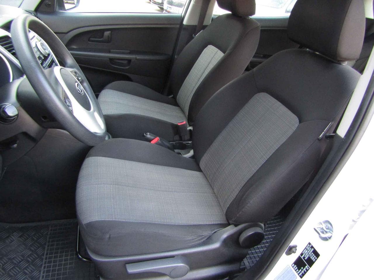 2012 Kia VENGA - 9