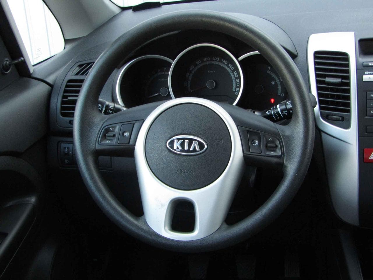2012 Kia VENGA - 12