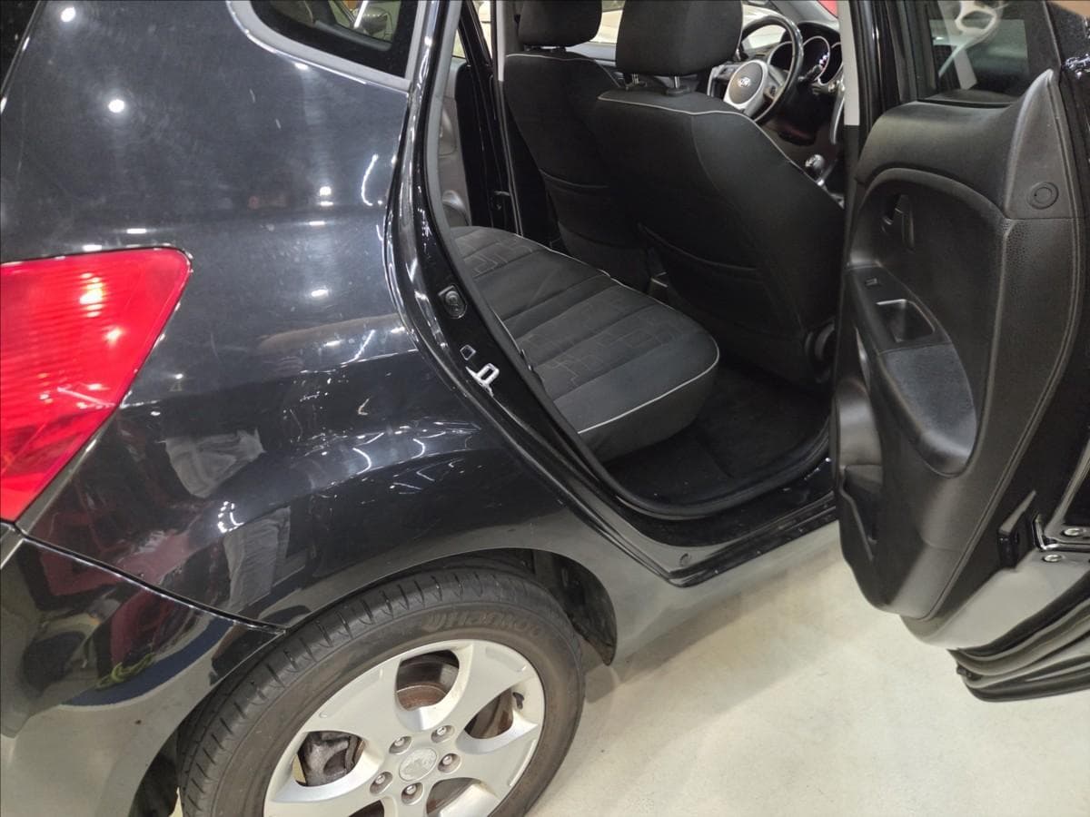 2013 Kia VENGA - 16