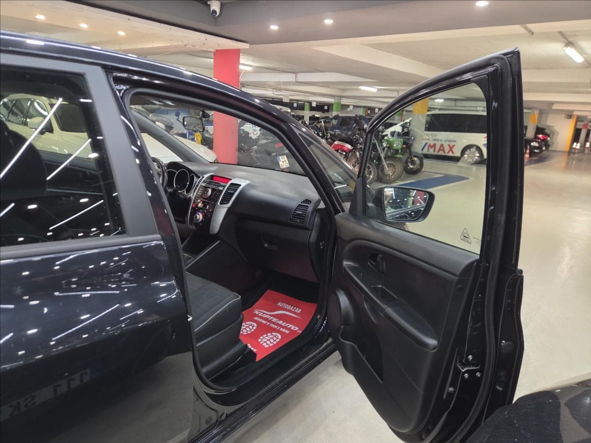 2013 Kia VENGA - 15