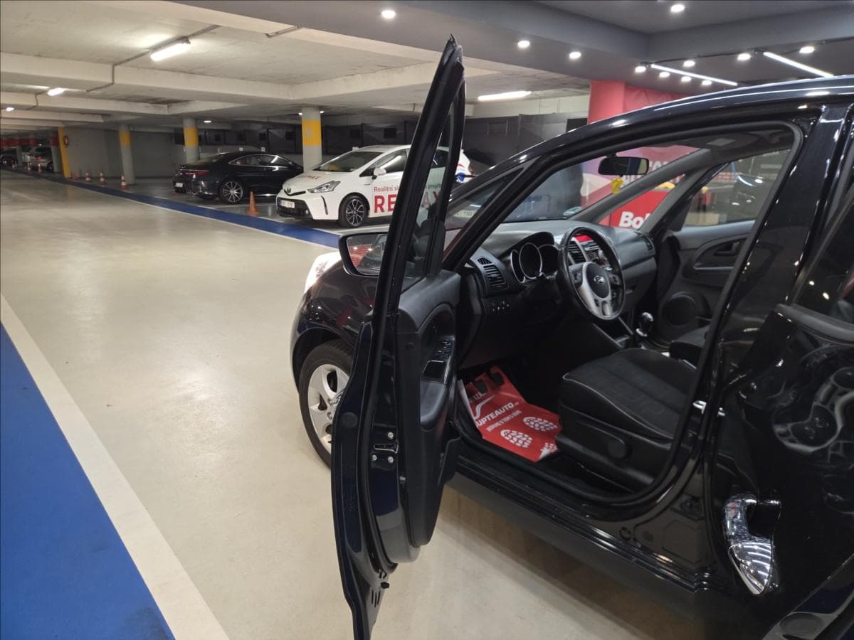 2013 Kia VENGA - 17