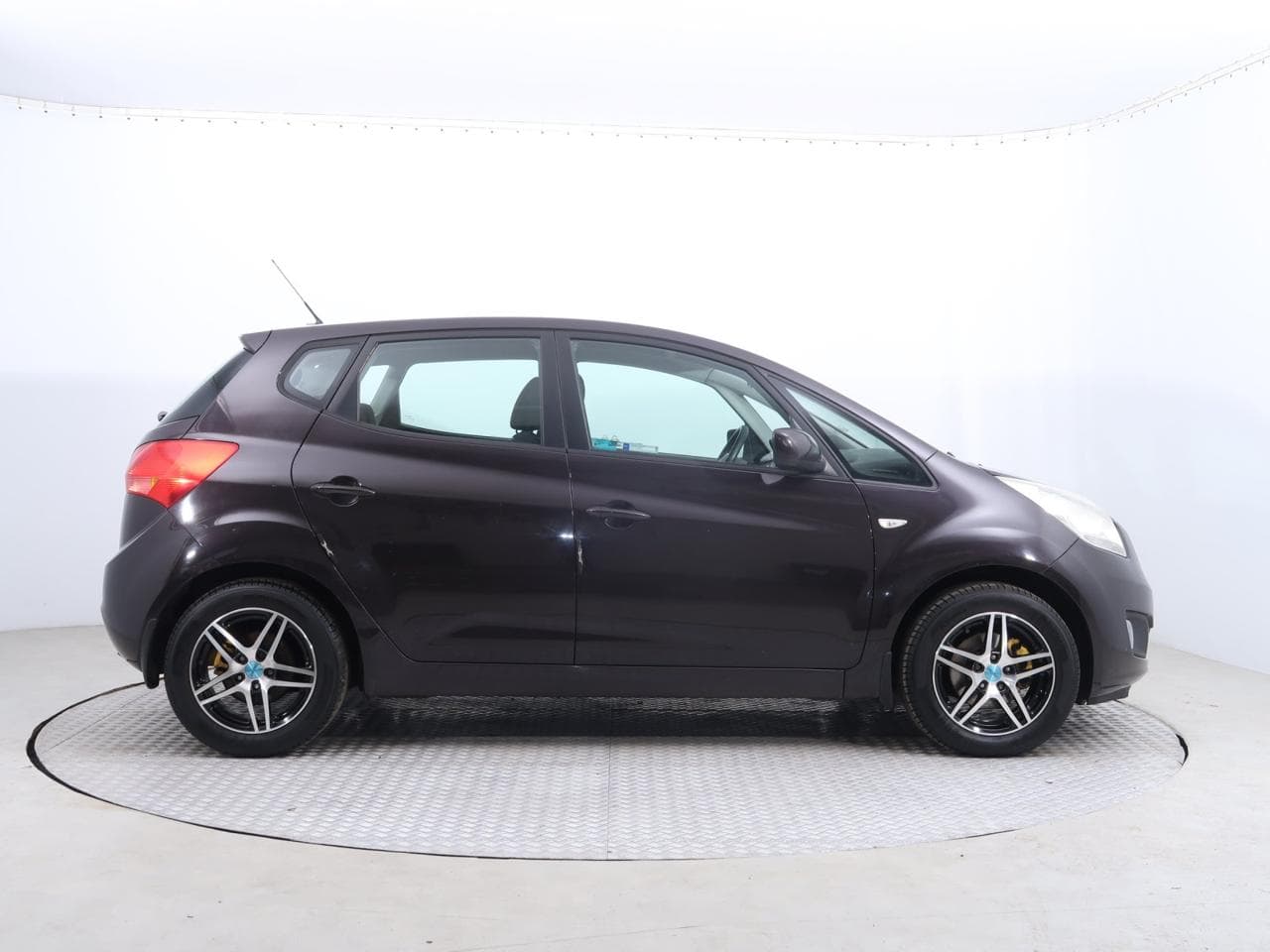 2010 Kia VENGA - 8