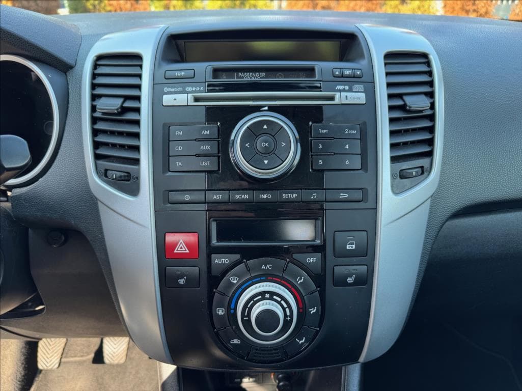 2012 Kia VENGA - 18