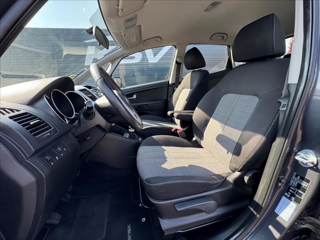 2012 Kia VENGA - 12