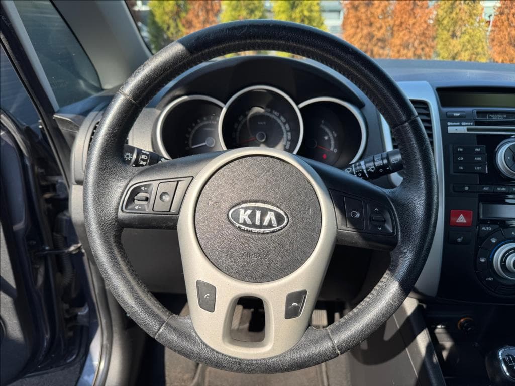 2012 Kia VENGA - 16